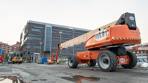 Nymålat vardagsrum i vit nyans